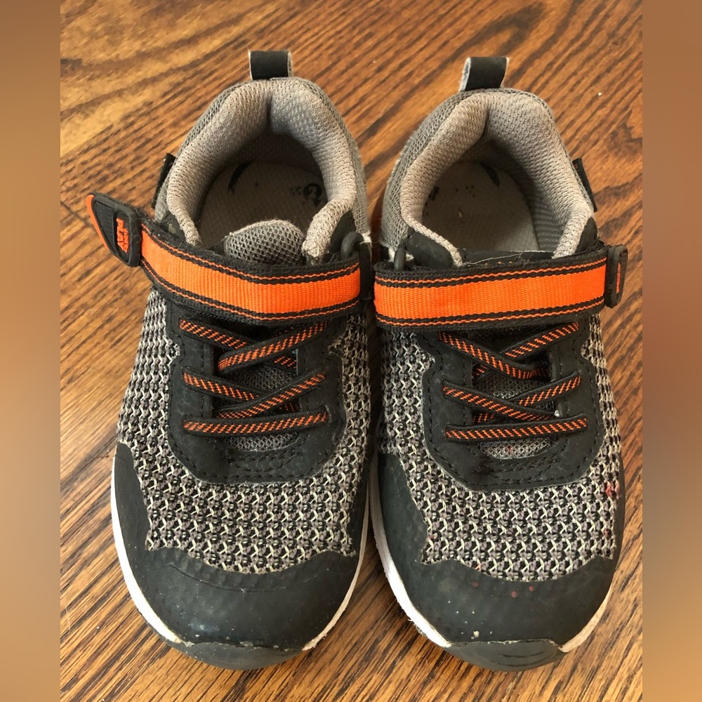 STRIDE RITE SNEAKERS